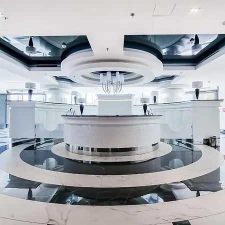 Ans Hanza Tower No 628 - Swimming Pool, Sauna, Jacuzzi, Viewing Terrace *