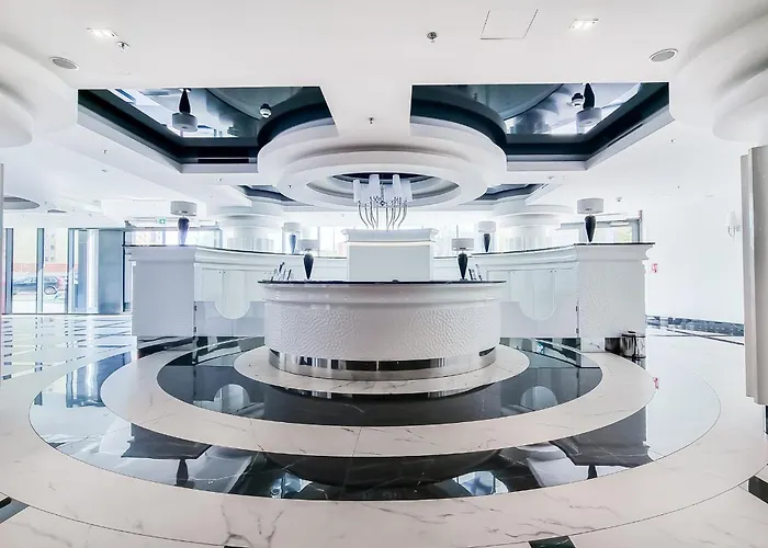 Ans Hanza Tower No 628 - Swimming Pool, Sauna, Jacuzzi, Viewing Terrace *